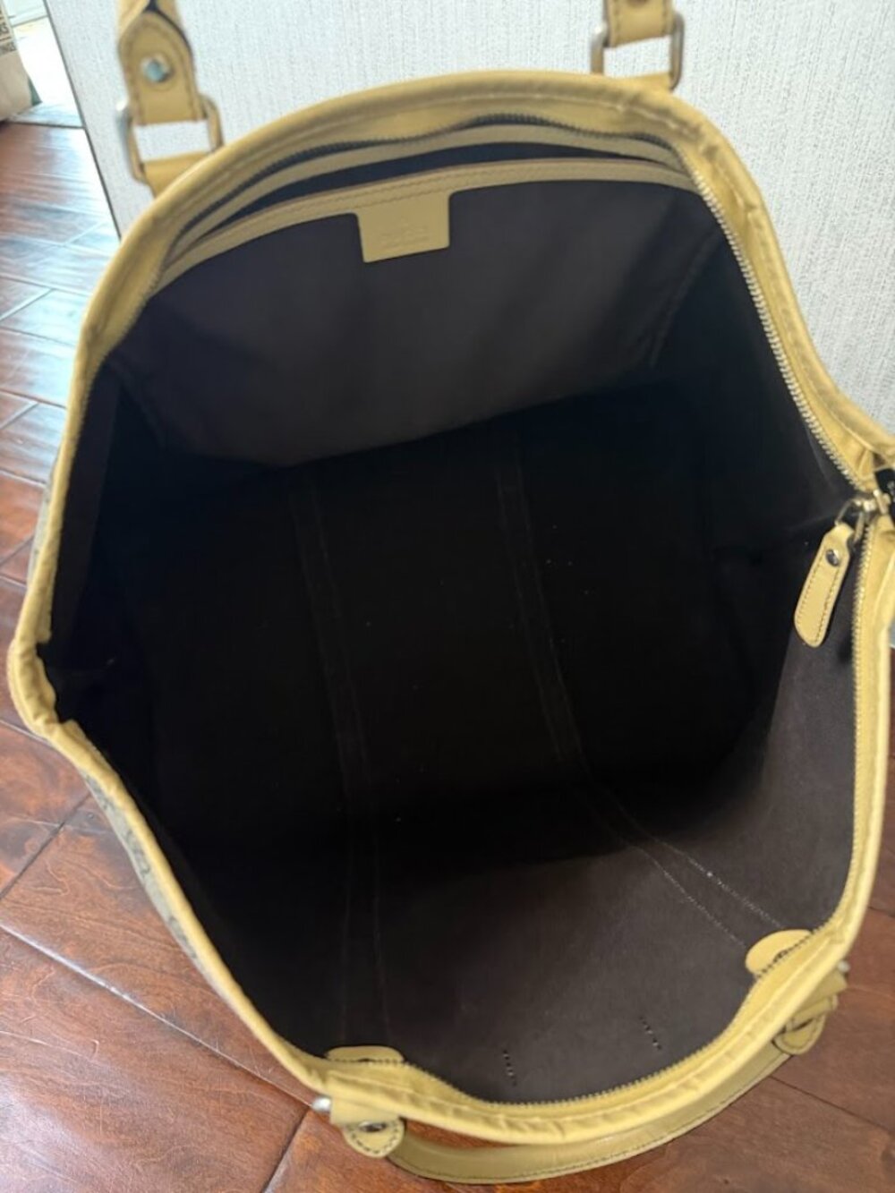 Authentic Gucci GG Canvas Large Tote Bag Beige Monogram Leather Made in Italy - Picture 7 of 16